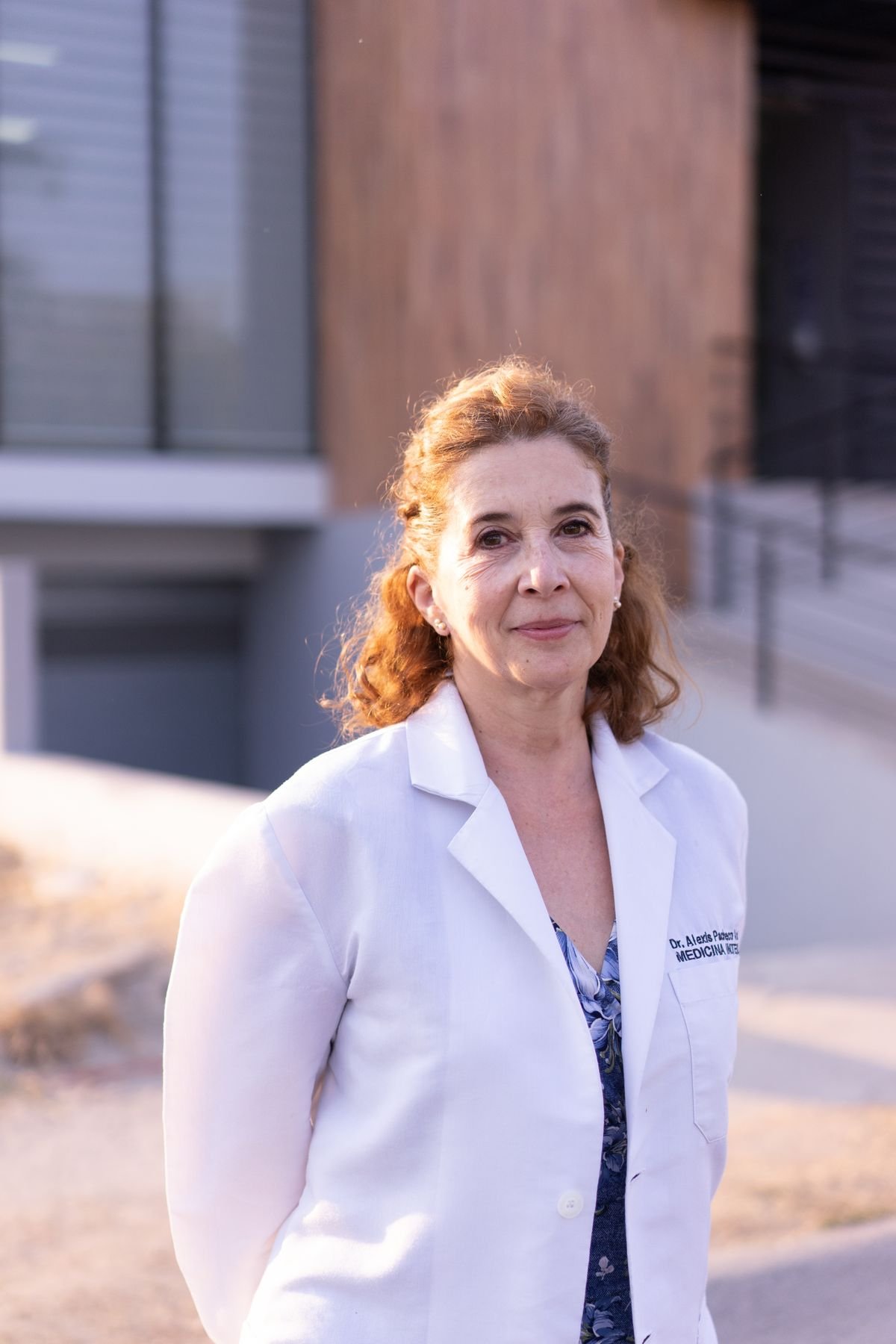 Doctora mexicana de medicina interna - agencia de marketing para médicos Leadcare